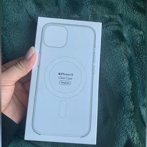 ⭐️ Clear Apple IPhone 13 Mag safe Case ⭐️